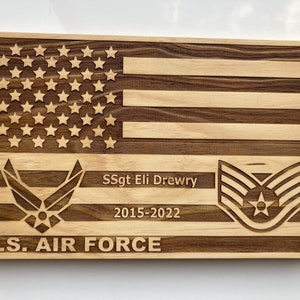 Bandera estadounidense de la Fuerza Aérea grabada con láser en madera, regalo militar, regalo de graduación.