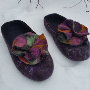 Felt slippers, hand made with silicone. Eco friendly warm slippers woolen