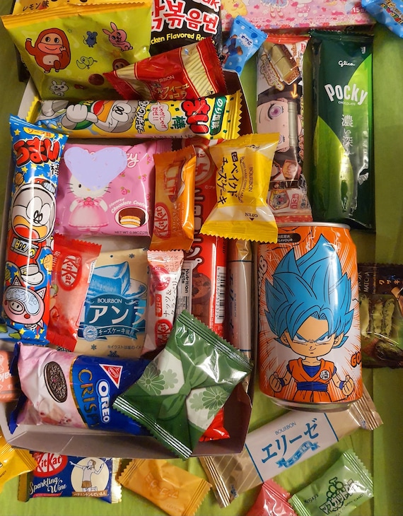 Asian Snack Box Full Size Snacks Premium Japanese Candy Anime Soda Perfect  for Birthday Holidays Valentine's Day Lunar Year Get Well Soon -  Italia