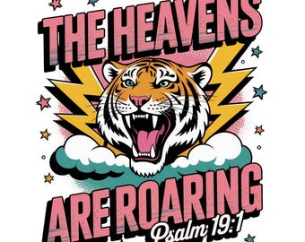 I cieli ruggiscono PNG, Salmo 19:1 PNG, Versetto biblico PNG, Frasi di fede, Design di citazioni bibliche, Detti biblici, Design di magliette Boho da donna PNG
