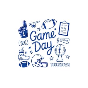 Puede incluir: Gráfico azul y blanco con ilustraciones temáticas de fútbol. Incluye un balón de fútbol, casco, silbato y las palabras "Game Day" y "Touchdown". También presenta un dedo de espuma, pajarita y una bebida.