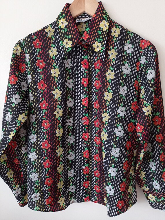 Vintage 1970s KMart flowery shirt/ blouse (Size 12