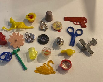 Lot of 20 Vintage Cracker Jack Prizes/Gumball Machine Prizes Toys Charms