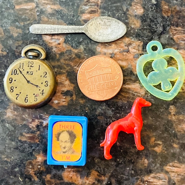 Lot of 5 Vintage Cracker Jack & Gumball Machine Prizes/Toys/Charms