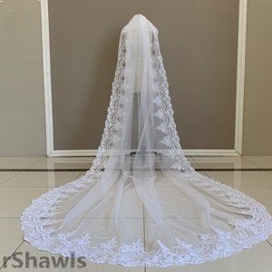 Wedding Veil White or Ivory Cathedral Length Lace Veil Elegant Bridal 1 Tier Lace Veil with Comb