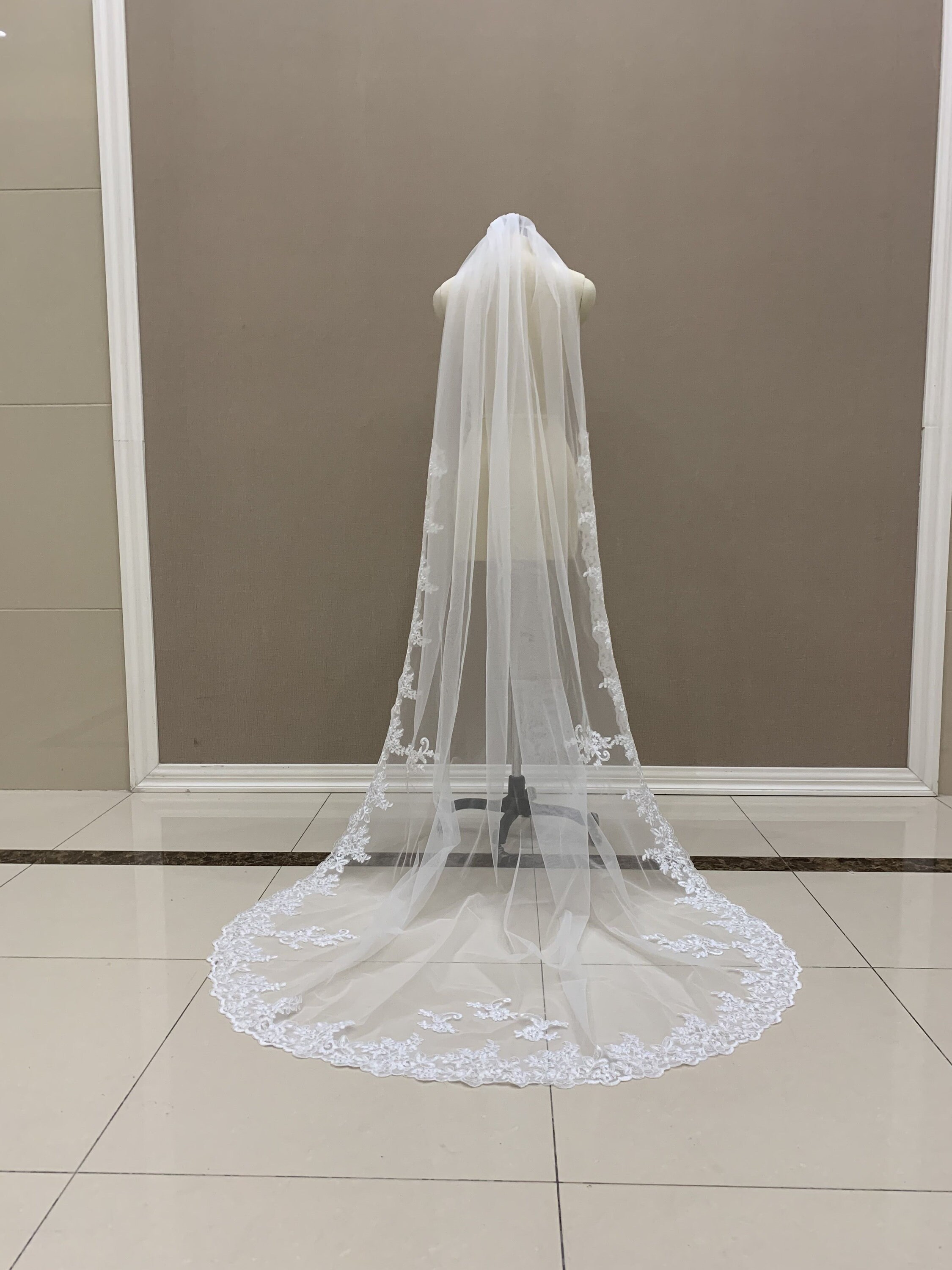 【C15261】VEIL 1.5 LESSON 01 C15261】VEIL 1.5 LESSON 01 Ivory Single Tier Pearl Waltz