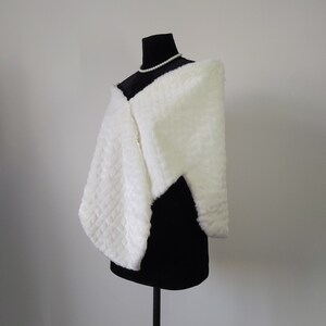 New Wedding Faux Fur Cape Shawl Stole Wrap Women Shrug Scarf Lady Bridal Soft Plush Wedding Prom Shawls Wraps Classic Bridal Shawl