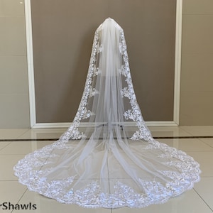 Weiß / Elfenbein Einlagige Blumenspitze Brautschleier, Elegante Braut Paillettenspitze Schleier, Luxuriöse Kathedrale Hochzeit Spitze Schleier