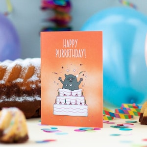 Biglietto di compleanno - HAPPY PURRRTHDAY - gatto con torta - A6 - biglietto di auguri colorato con gatto per il suo compleanno, busta inclusa