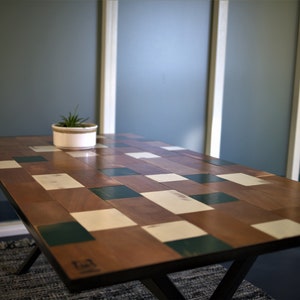 Fozzie - dining table