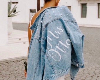 Mrs Pearl Jean Jacket, Bride Jean Jacket, Mrs Denim Jacket, Personalized Jean Jacket, Bride Jacket, Bridal gift, bridal jean jacket pearls