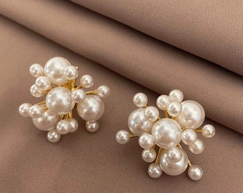 Pearl Cluster Earrings with Gold Hardware, Wedding Pearl Earrings, Bridal Jewelry, Elegant Accessories