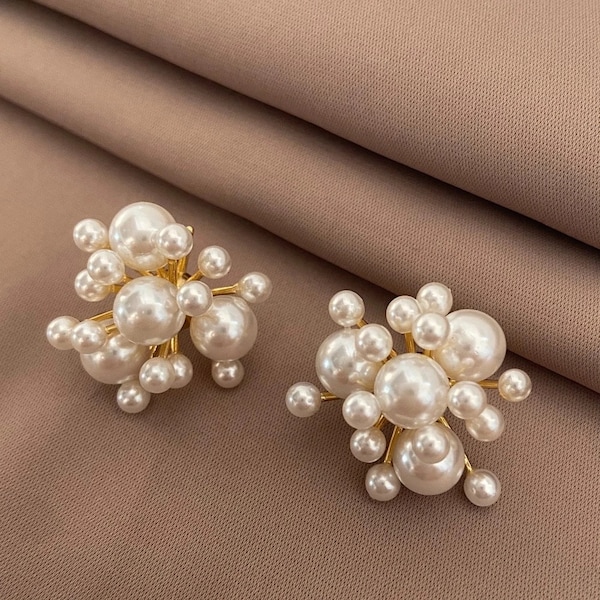 Pearl Cluster Earrings with Gold Hardware, Wedding Pearl Earrings, Bridal Jewelry, Elegant Accessories