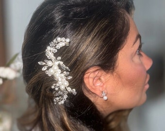 Pearl & Crystal Bridal Comb • Floral Wedding Crystal Comb • Bridal Headpiece • Bride Hair Comb • Silver Bridal Comb • Wedding Hair Comb