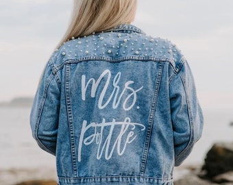 Pearl jean jacket, bride jean jacket, Mrs Denim Jacket, Personalized Jean Jacket, Bride Jacket, Bridal gift, bridal jean jacket pearls