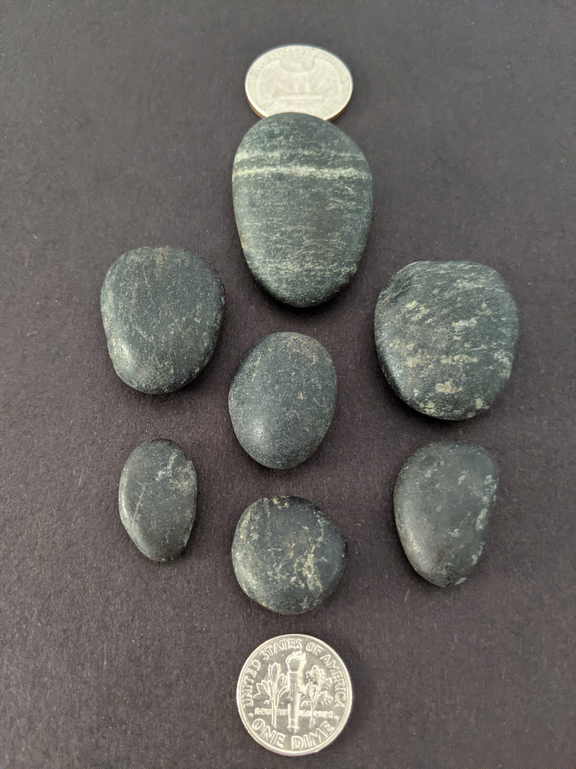 Grupo 32: 7 piedras de color oscuro que se encuentran en las | Etsy