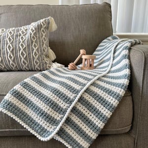 GEHAAKT PATROON | Gehaakt babydekentje Sasha's Stripes | Patroon gehaakt dekentje, gehaakt babydekentje, modern haakwerk