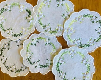 6 posavasos de tela bordados