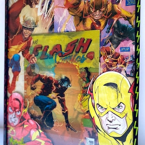 Op de afbeelding: Een collage van comic book panelen met daarop The Flash, een superheld met supersnelheid. De panelen zijn gerangschikt in een lijst met een zwarte rand en een groen bliksemontwerp. De tekst "The Flash" is zichtbaar onderaan de lijst.