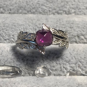 Garnet Adjustable Ring With Leaf Design - 925 Silver - Supplied In Gift Box