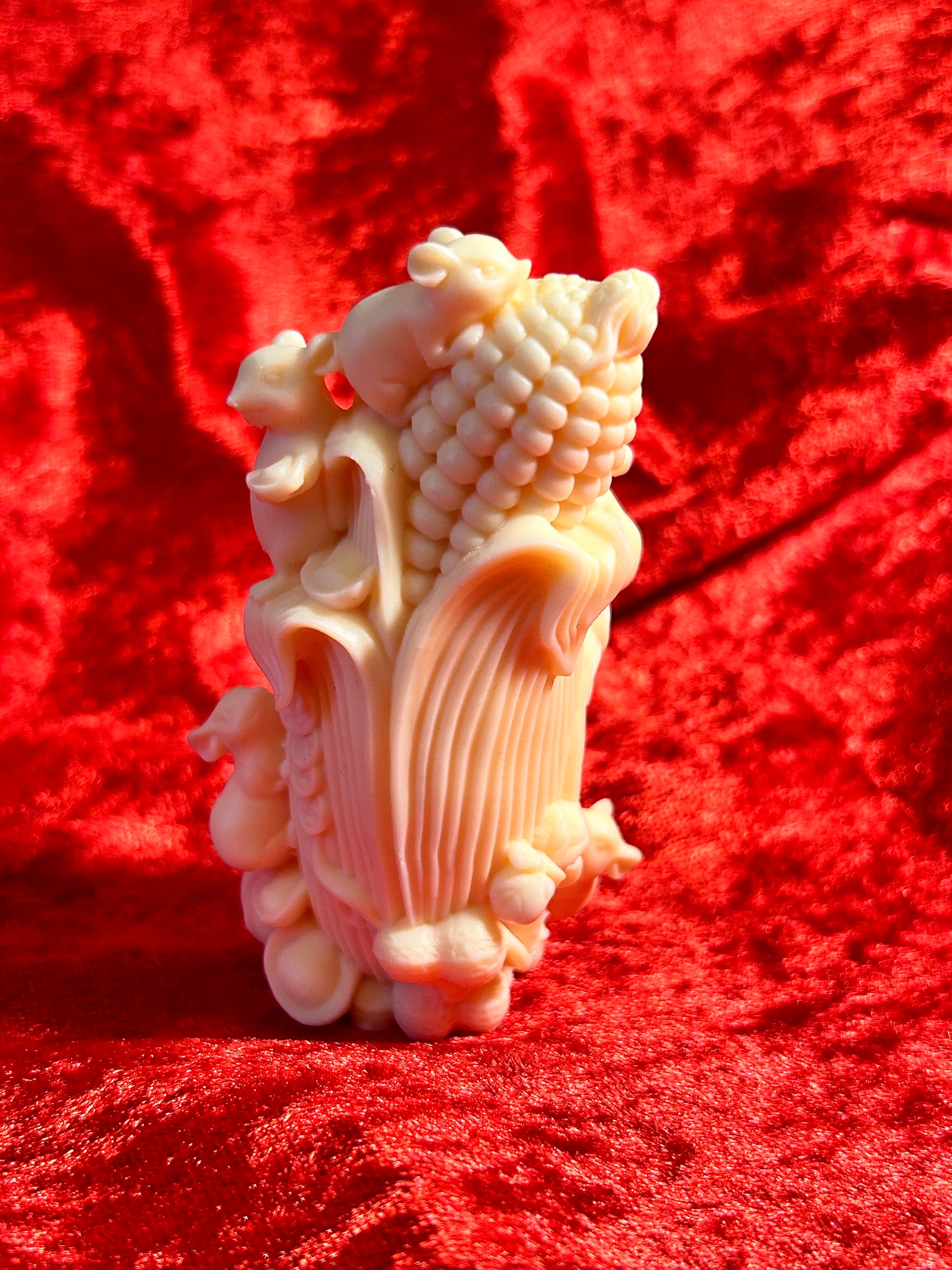□Mouse on corn cob□１９８１年□１４cm◇ Cop◇ Buy Tagua Nut Mice on Corn Figurine - Vegetable Ivory