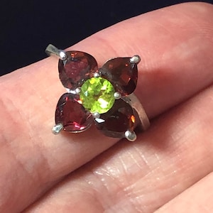 Garnet & Peridot 925 Silver Ring  - UK SIZE 0  - Jewellery - Gemstone Ring