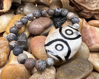 Mountain Spirit, Tibetan Eye Dzi Agate Beaded Stretch Bracelet
