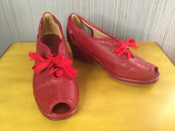 Red 40s Style Wedges
