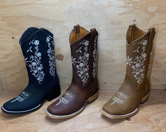 Ręcznie robione skórzane buty kowbojki: Western Square Toe Rodeo z haftowanymi kwiatami