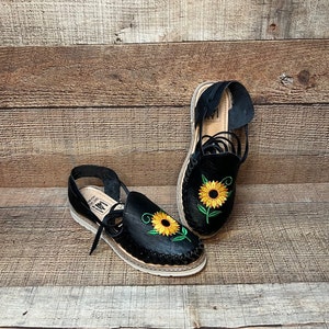 Women Black Sun Flower Laces design Mexican Traditional Sandals Genuine Leather Huaraches De Dama Piel Est. 283