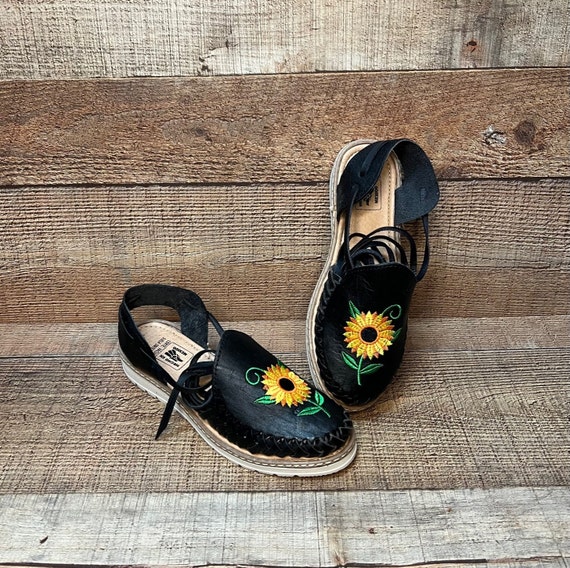 SUNFLOWER サンフラワー レザータイ LEATHER TIE BLACK Handmade Leather Huaraches Sandals - Black Sunflower Design E.283