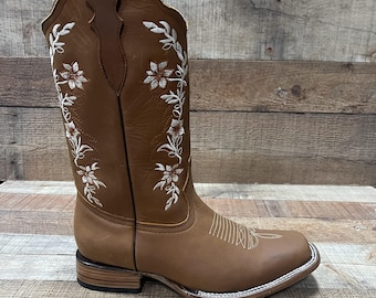 Santa Fe Boot Co. Cowboy Boots- Women display picture 1