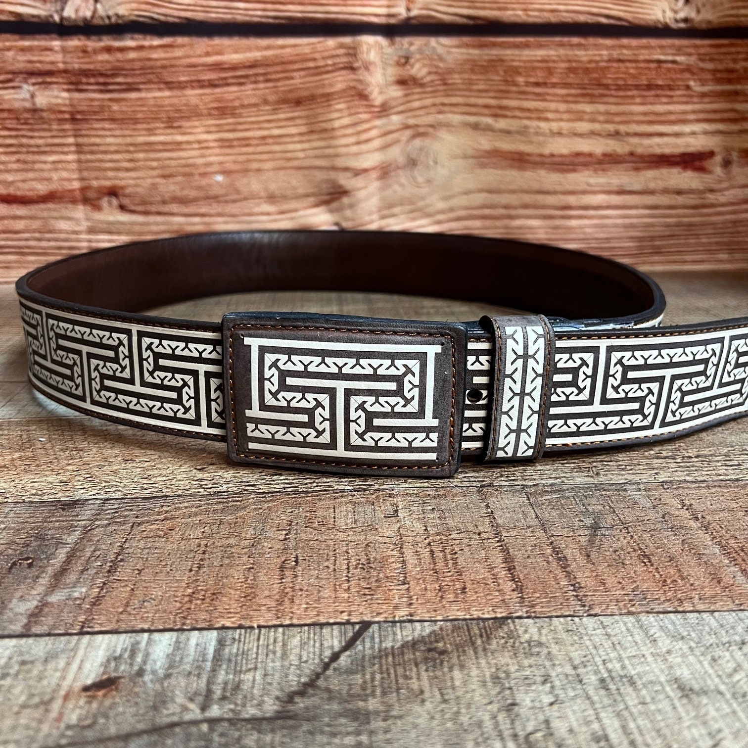 Men's Cowboy Geo Embroidered Western Belt With Phone Holder