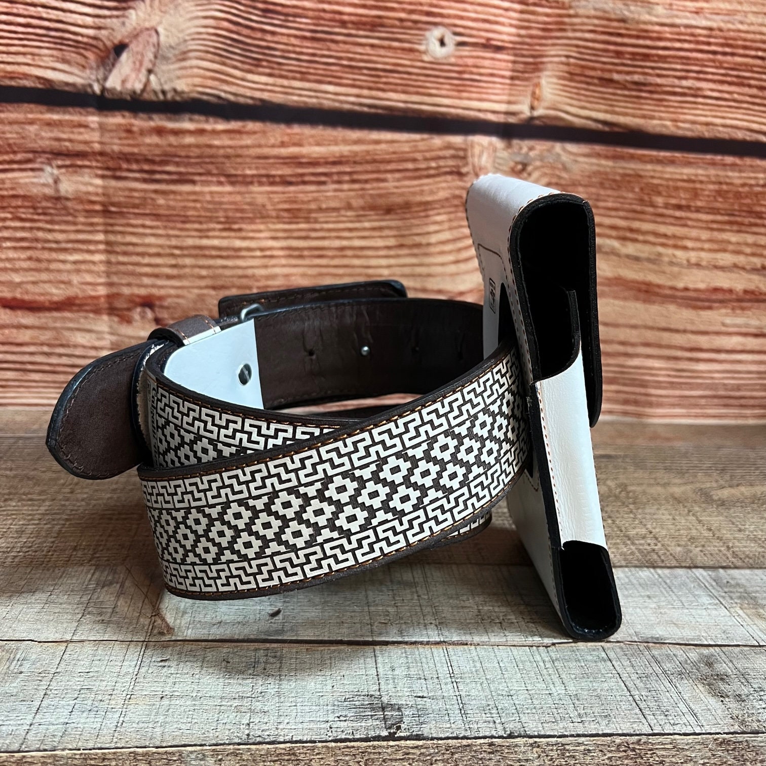 Men's Cowboy Geo Embroidered Western Belt With Phone Holder