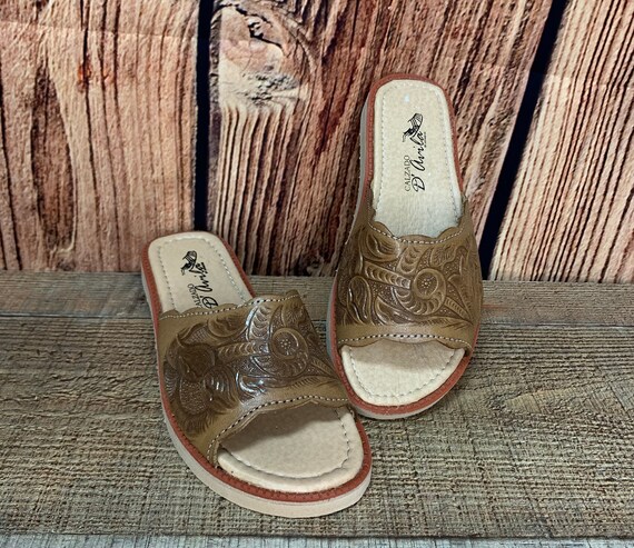 Women Western Hand Tooled Leather Slip 