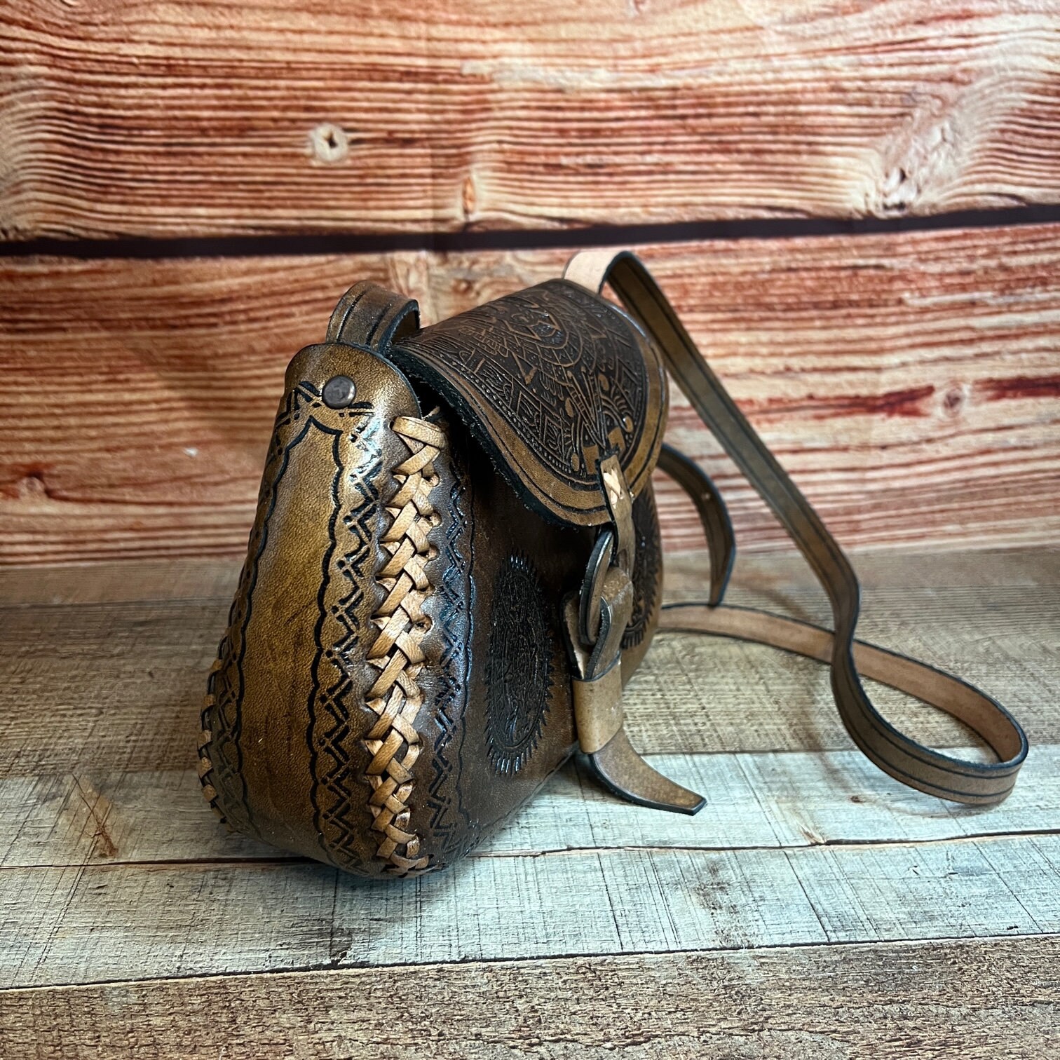 DHgate.com:Crafted Cow Leather Shoulder Bag: Artisan-Made