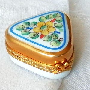 Vintage Limoges Pillbox in Herzform: Handbemalte französische Porzellan Trinket Box