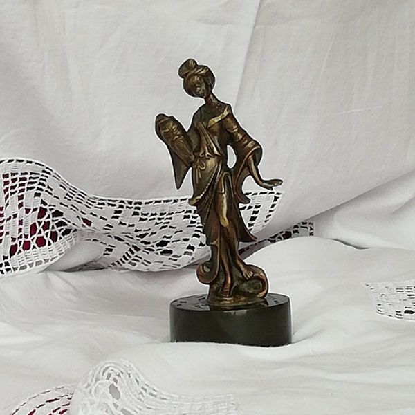 Statue vintage en bronze - Femme asiatique avec tête sur socle en bronze et marbre noir - Sculpté à la main - Art oriental