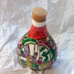 Vintage 1950s Hand-Painted Chinese Porcelain Snuff Bottle – Miniature Macau Collectible