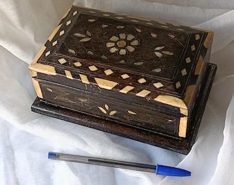 Jewelry box Middle Eastern Moorish , Mother-of-Pearl Inlaid  Ebony hardwood, 19th century - art Work
