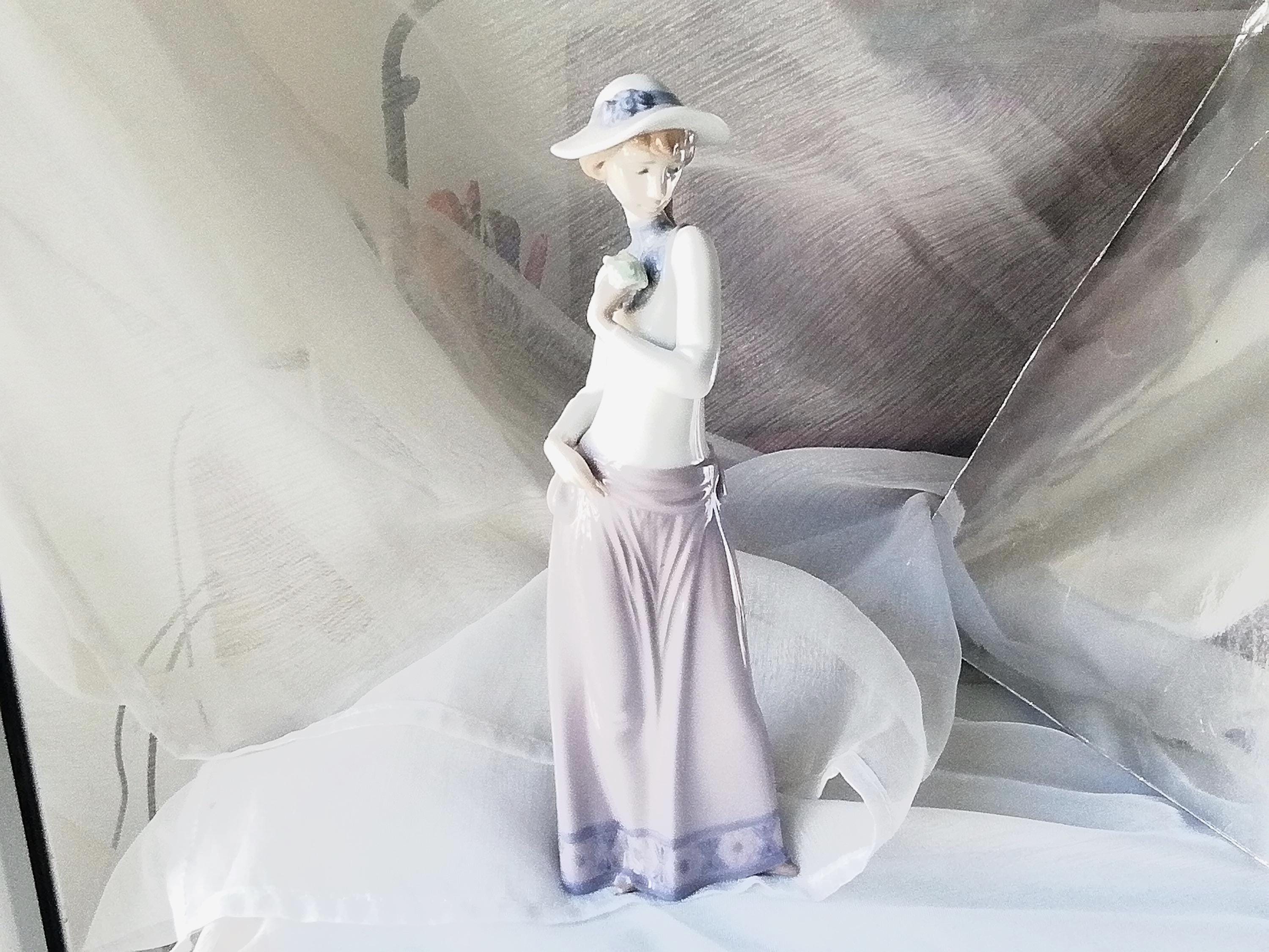 ヴィンテージNAOリヤドロ磁器フィギュア：春の女神、廃盤コレクターズ