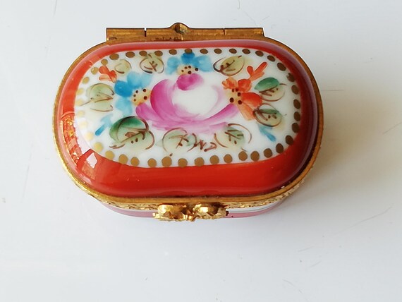 フランス・リモージュ製磁器製ピルケース 手描きサイン入り限定版
