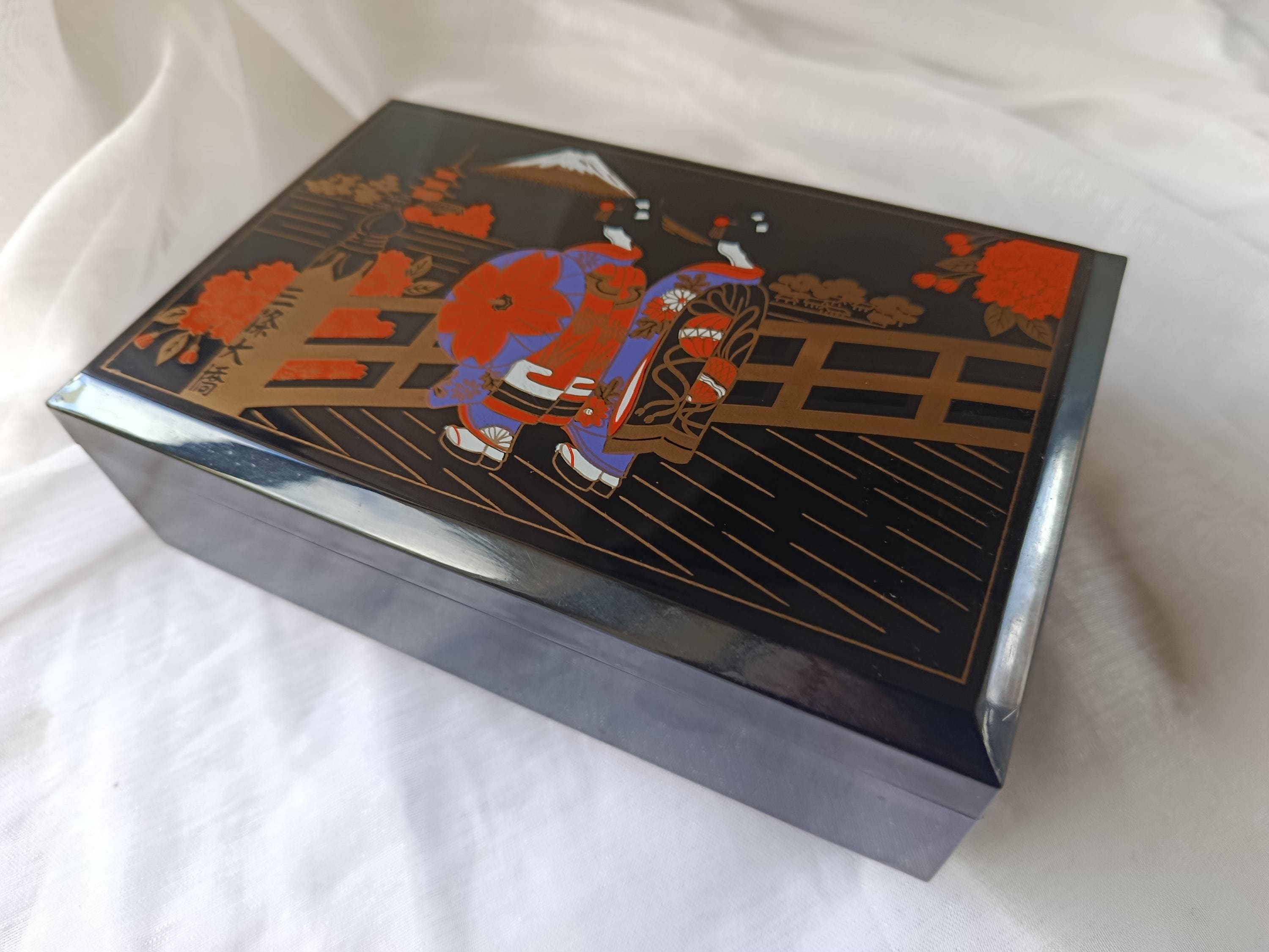 洋楽 QUEEN GEISHA BOYS 1976 JAPAN TOUR BOX 76-04-04_Tokyo_a.jpg