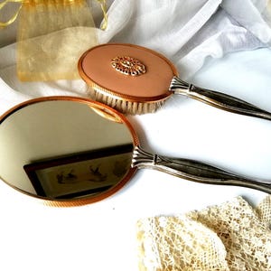 Set da toeletta vintage: specchio e portaspazzole - Fascino antico per la tua toeletta