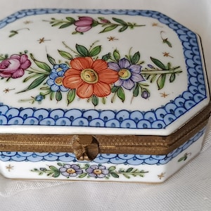 Vintage Limoges Porzellan Schmuckbox: Handbemalte Blumen, Goldakzente