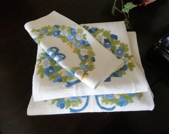 Vintage Embroidered Linen Towel Set: Cottagecore Rustic Decor