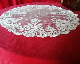 Vintage French Filet Crochet Lace Tablecloth - Floral Shabby Chic Decor (73cm)