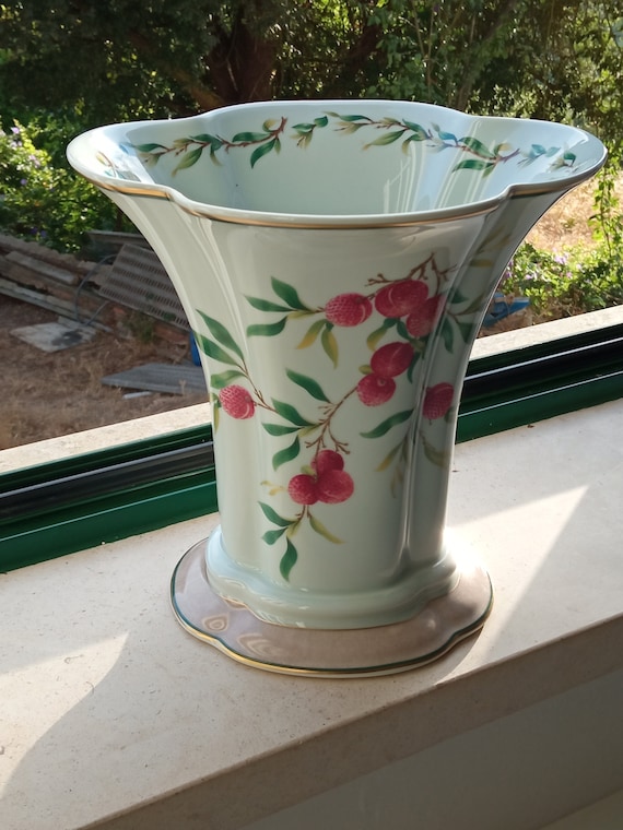 Vista Alegre Magnólia Porcelain Small Eduardo II Vase Vista Alegre Magnólia Porcelain Small Eduardo II Vase