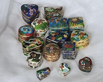Antyczne chińskie pudełko na tabletki z emalii Cloisonné – ręcznie wykonany miniaturowy drobiazg z brązu emaliowanego, orientalny prezent