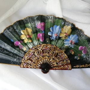 French Courtship Fan - Vintage 1980s Hand-Painted French Fabric Fan – Elegant Decorative Folding Fan, Retro Parisian Accessory